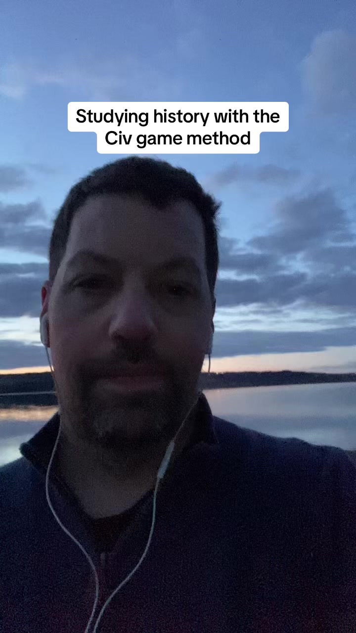 Stillbilde fra en TikTok-video: Stian forklarer metoden med et anker i tid og sted